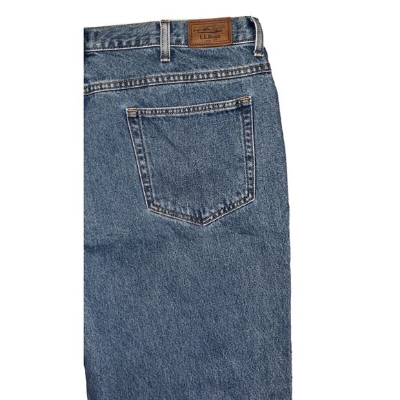 LL Bean Men's Natural Fit Jeans Size 42x32 Straight Leg Mid Rise Stonewashed EUC - Picture 9 of 12